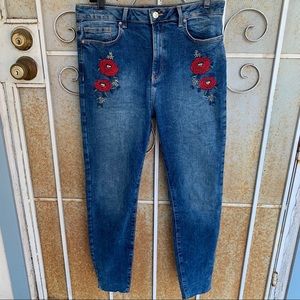 F21 Embroidered Roses 🌹 Hi-Waisted Skinny Jeans!